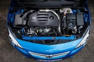 Тем не менее, в тональном плане нам больше нравится двухлитровый двигатель Opel: он ныряет первобытнее, чем GTI, где мы пропускаем полный звук старого шестицилиндрового двигателя